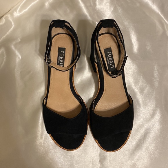Torrid collection beautiful plat form heel shoes size 8.5 - Picture 3 of 7